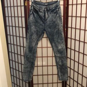 BDG women’s highrise acidwash skinny jeans